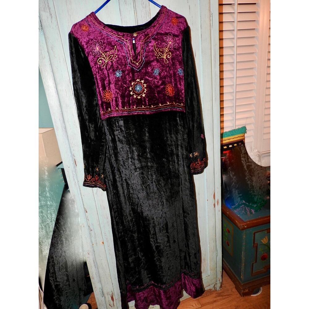 VINTAGE VELVET EMBROIDERED Hippie Boho CAFTAN Kaftan Dress M